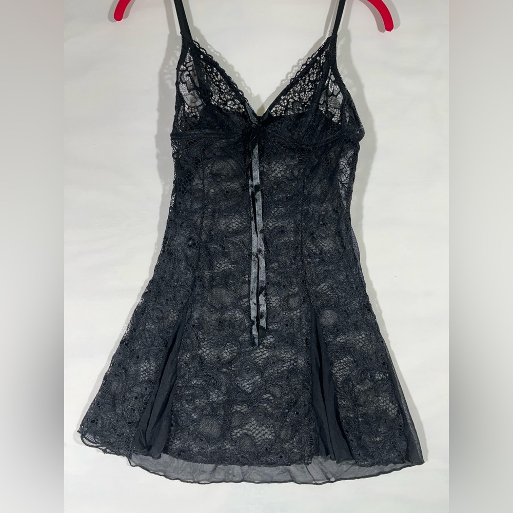 Black Lace & Mesh Net Chemise Nightgown with Ribbon & Rhinestone
Sz S NEW